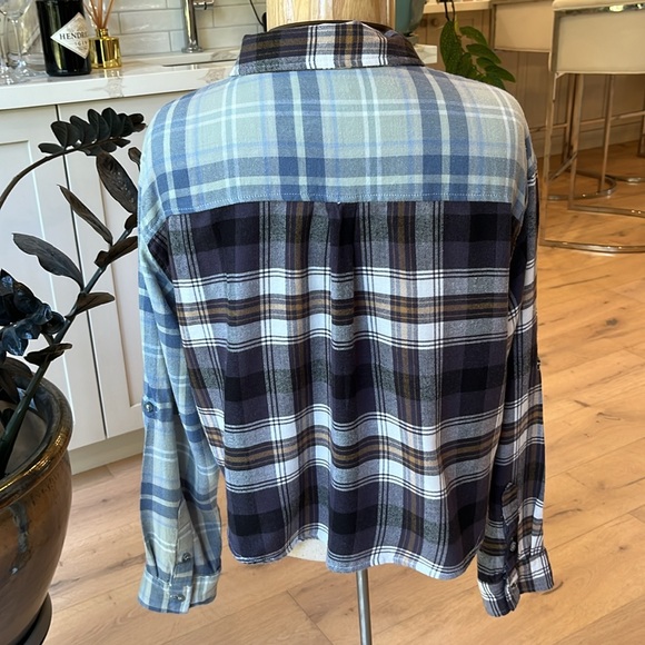 NWOT Love Tree plaid cotton flannel oversize long sleeve crop length shirt - Picture 6 of 11